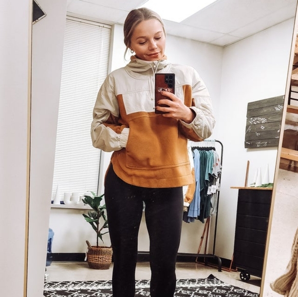 Half Zip Fleece Pullover - Picture 2 of 2